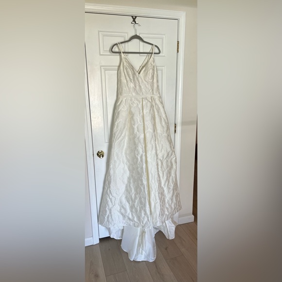 David's Bridal Ivory V-Neck Wedding Gown - Picture 1 of 8